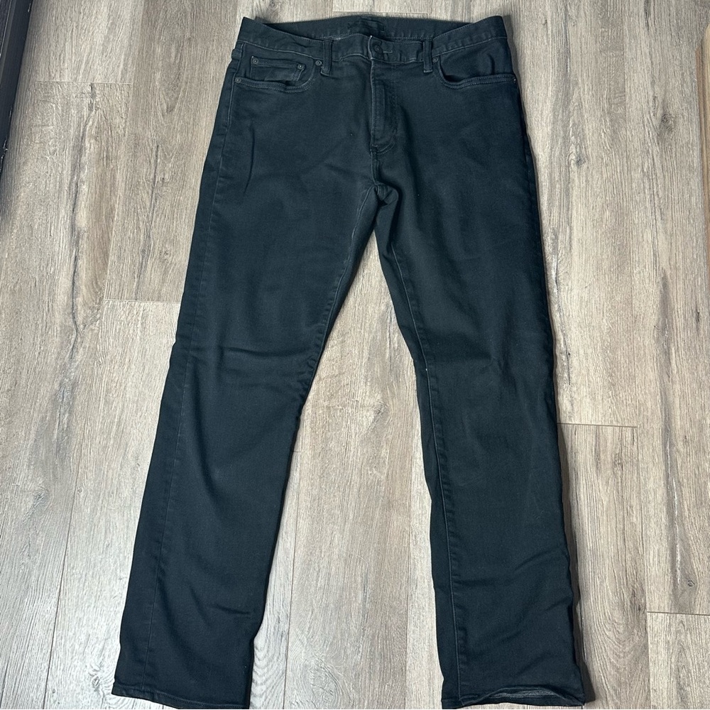 Uniqlo Men's Black Jean | Heattech SlimStraight-Leg Tapered Midrise 34x34